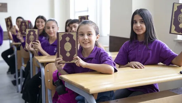 TDV, Seçmeli Ders Alan Öğrencilere Yeni Dönemde de Kur'an Hediye Edecek