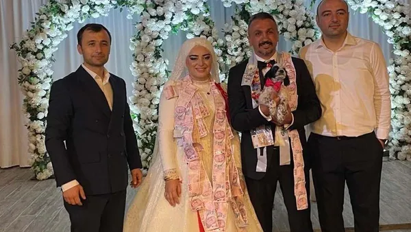 Trabzon'daki düğünde takı yerine köpek yavrusu
