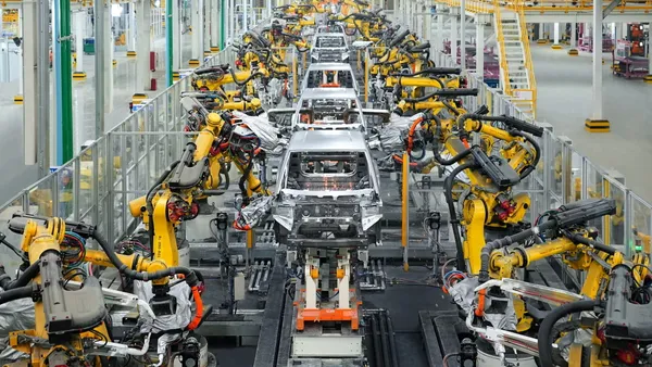 Trump: Çinli Otomotivciler ABD'ye Gelsin, Ama Fabrika Kurup Yerli İşçi Tutsun