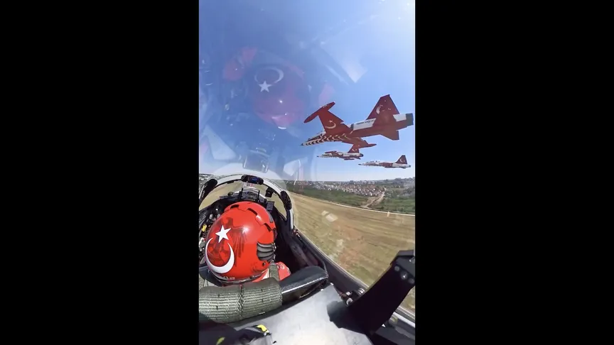 Türk Yıldızları'ndan Romanya Göklerindeki Gurur Dolu Performans