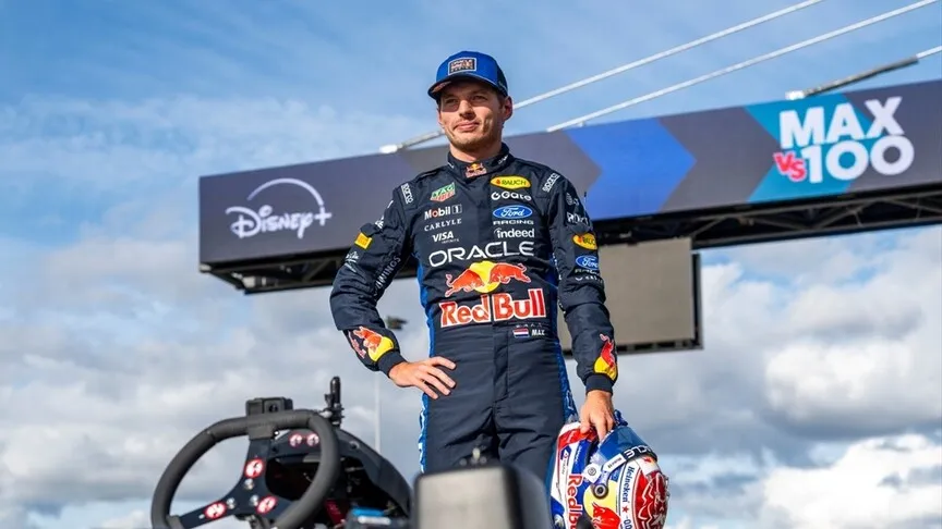 Verstappen, 100 rakibiyle çıktığı gokart yarışını 14 turda bitirdi