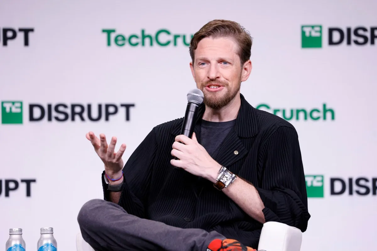 WordPress'in kurucusu Mullenweg, yönetim kurulu direncine rağmen CEO koltuğuna geri döndü