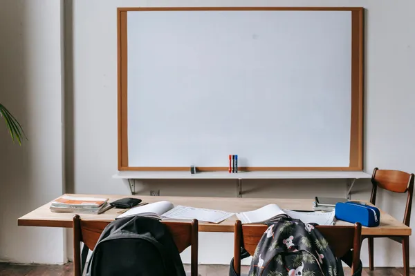 Yeni eğitim yılına hazır: Ders kitapları sıralarda