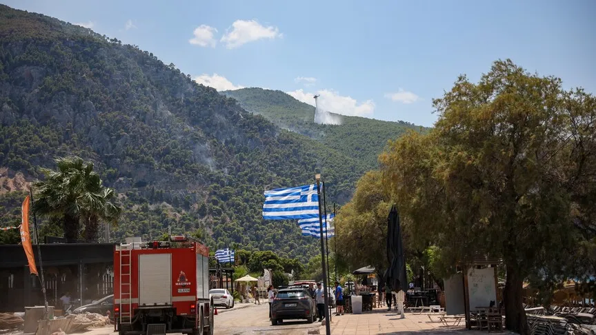 Yunanistan'da geniş bölgede yangın alarmı